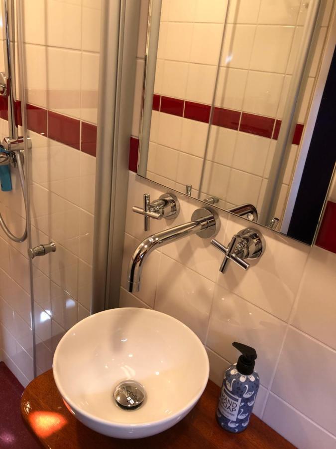 Hotelboot Zwaan Amsterdam Bagian luar foto