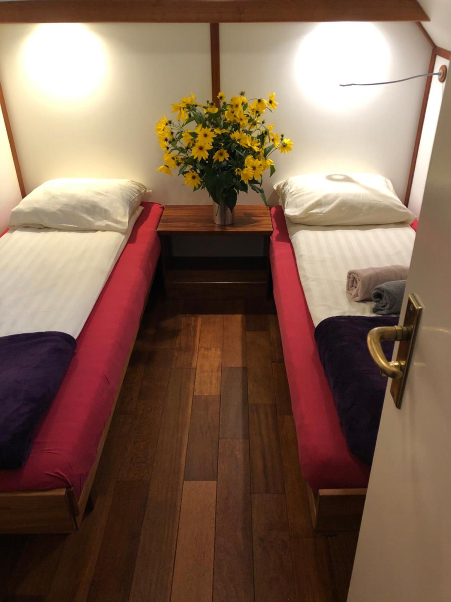 Hotelboot Zwaan Amsterdam Bagian luar foto